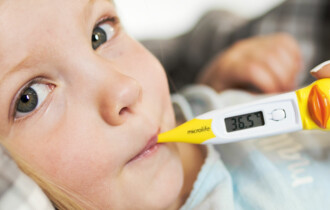 microlife-fever-kidthermometer-measurement